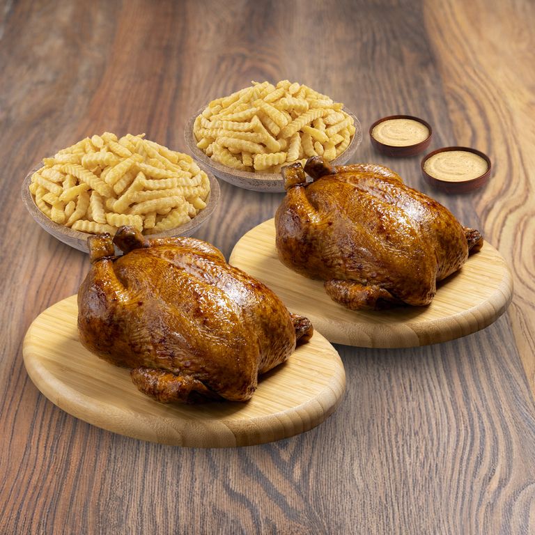 2 Pollos Rostizados + 2 Porciones De Papas + 2 Ajíes
