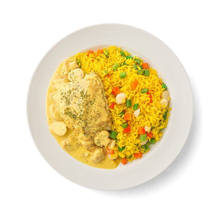 Pollo En Salsa De Mostaza Con Champiñones Y Arroz A La Jardinera