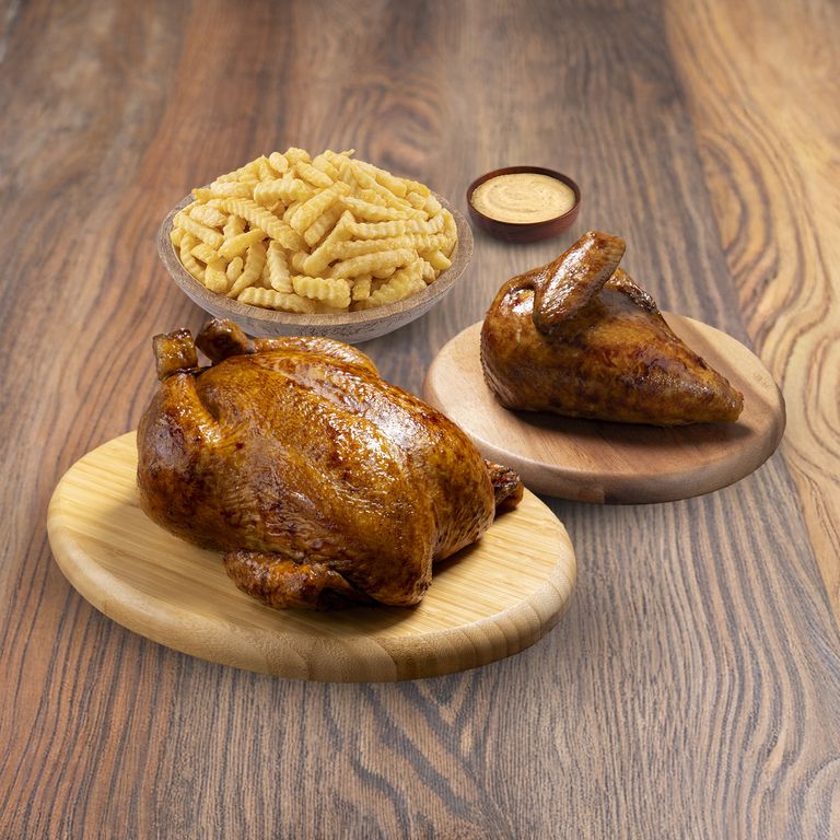 Pollo Rostizado + 1/4 de Pollo Rostizado + Porción De Papas + 1 Ají